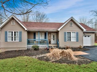 211 Hornbeam Ct, Long Pond, PA