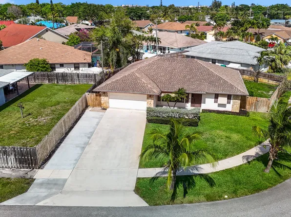 1048 Wynndale Way, Lantana, FL 33462