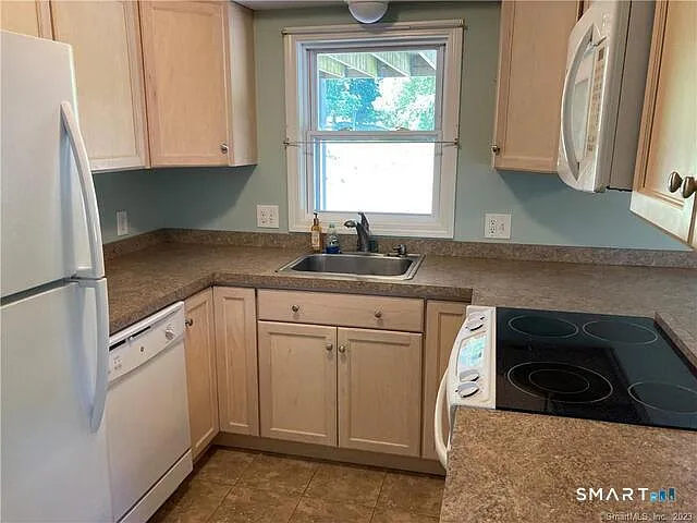2 bed, 1.0 bath, 1176 sqft, $2,700 — Photo 3