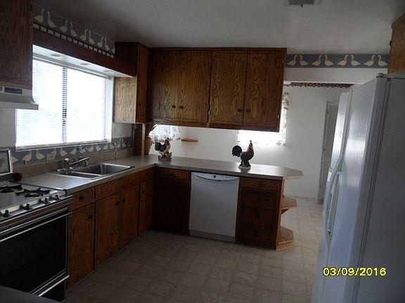 3rd image of 10702 Poplar St