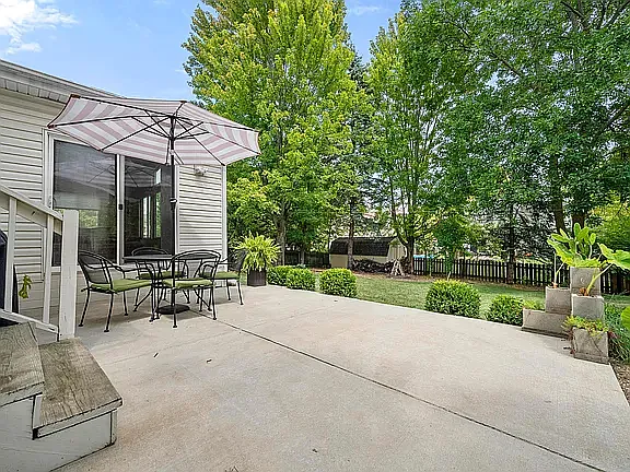 5131 Aurora Dr — Photo 16