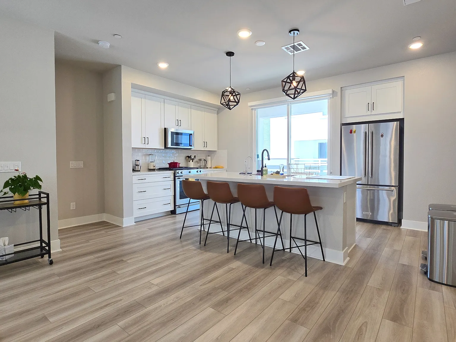 3 bed, 3.5 bath, 1731 sqft, $4,850 — Photo 4