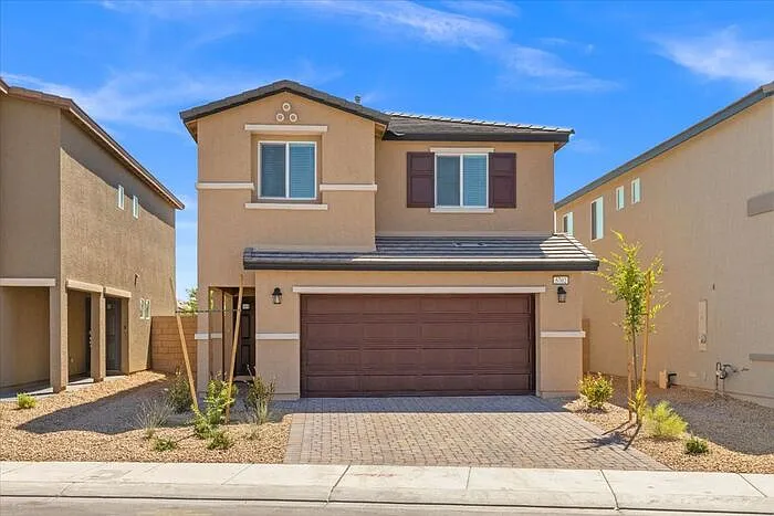 4 bed, 2.5 bath, 1795 sqft, $2,375 — Photo 2
