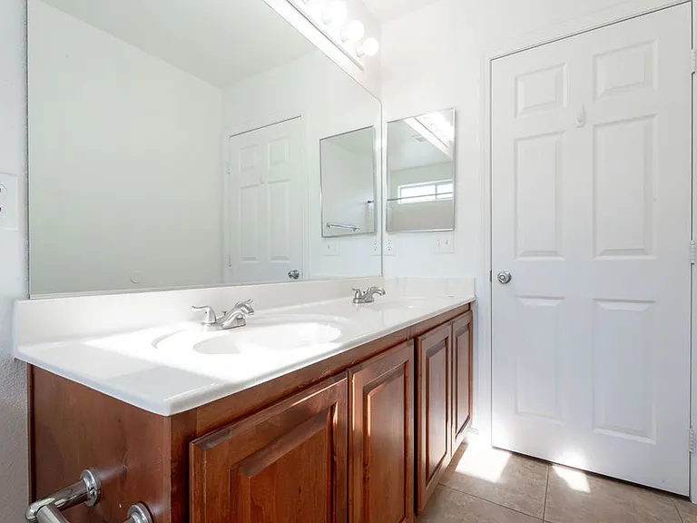 4793 Hampstead Heath Ct — Photo 10