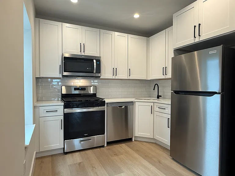 160 Main St #1 — Photo 4