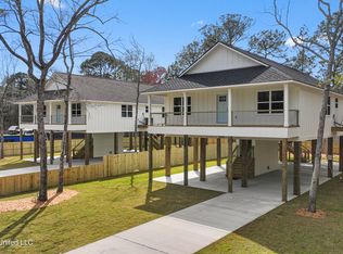 2117 S 7th St, Ocean Springs, MS 39564