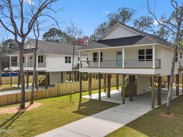 2117 S 7th St, Ocean Springs, MS 39564