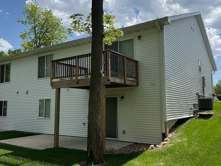 205 E Broadway St — Photo 18