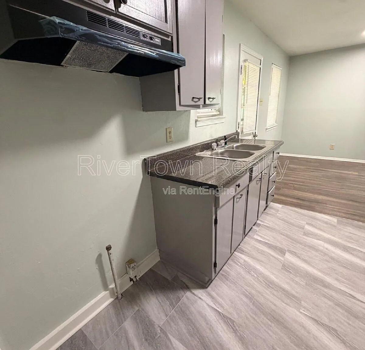 3 bed, 2.0 bath, 1021 sqft, $1,295 — Photo 4