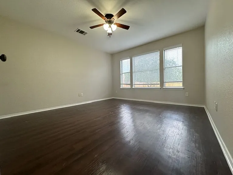 4713 Castleman Dr — Photo 8