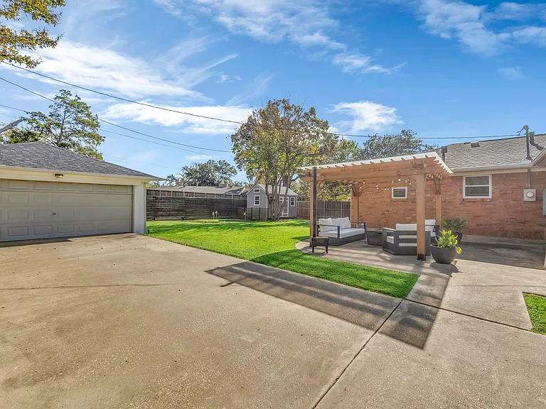 403 S Lois Ln — Photo 33