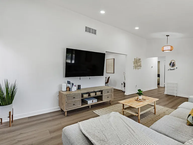 572 Macbrey Dr — Photo 5