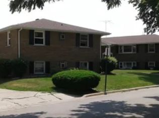40 W Cook St APT 5, Manteno, IL 60950