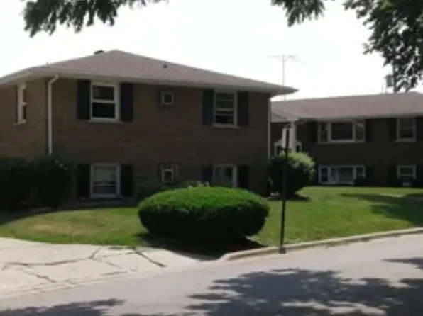 40 W Cook St APT 5, Manteno, IL 60950