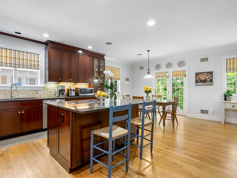 525 Carroll Ave — Photo 11