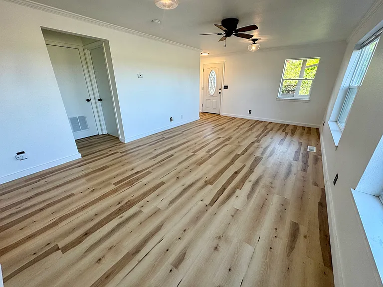1094 NE Conifer Blvd #4 — Photo 10