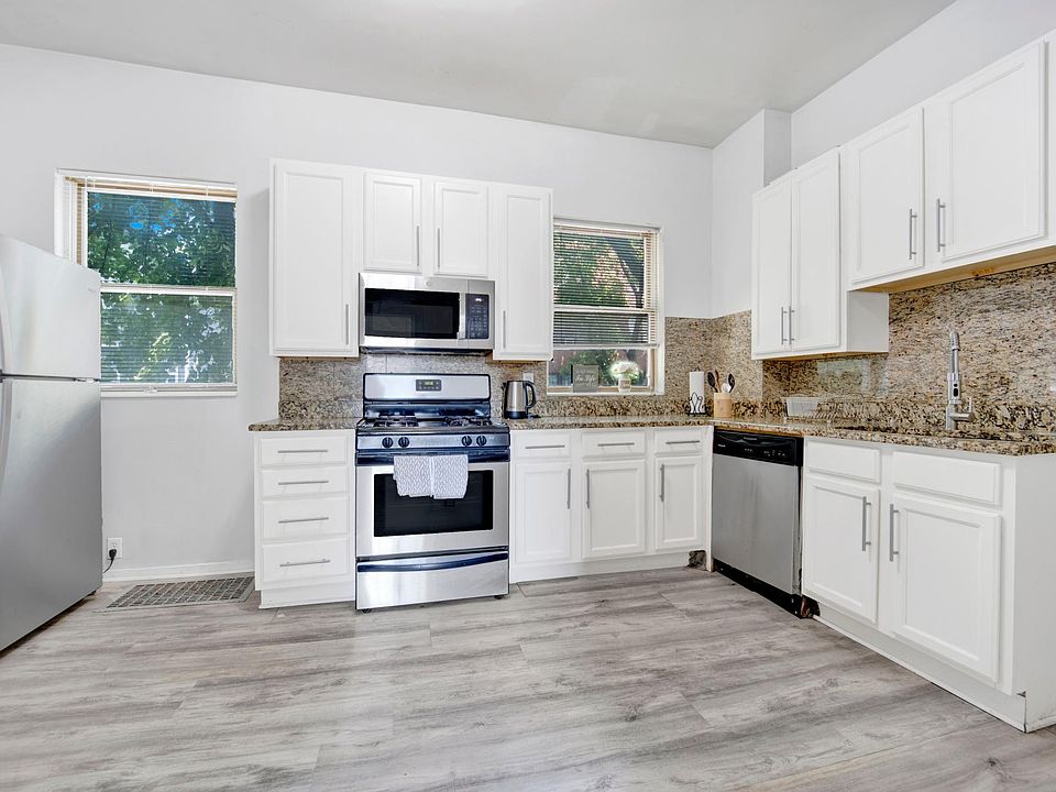 1st image of 1205 W Oakdale Ave #1