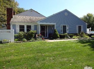 13 Lexington Ct, Coram, NY 11727