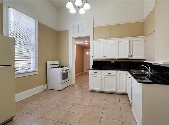 5th image of 815 Clouet St