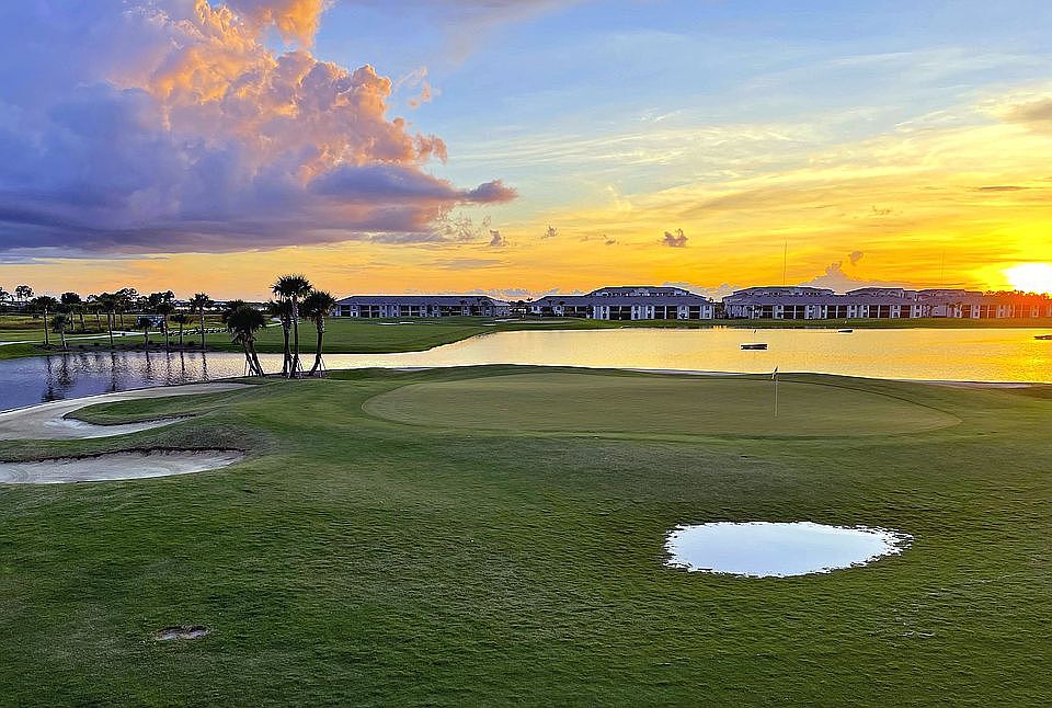 View of 18th green to Club