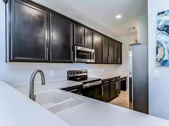 5th image of 19233 Stone Hedge Dr
