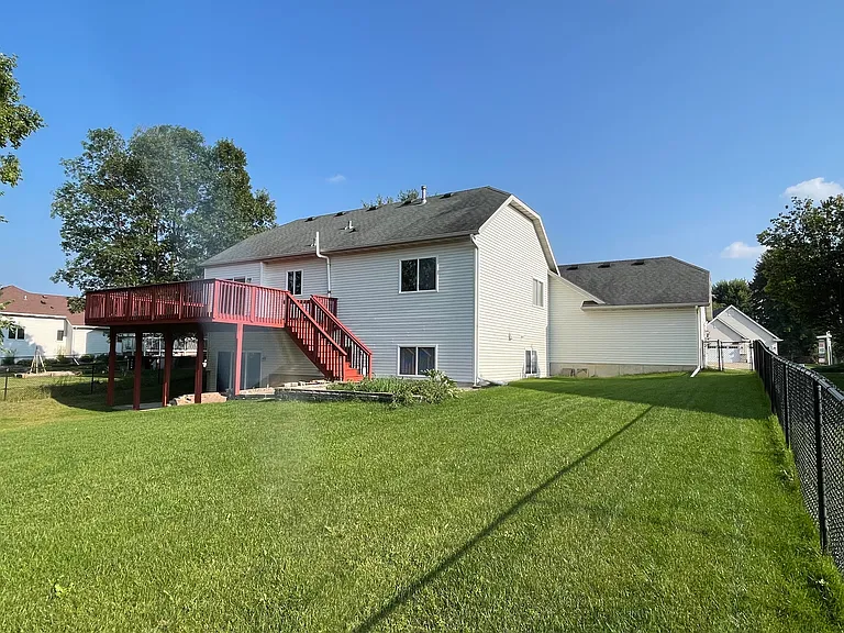 929 Plymouth Ln NW — Photo 28