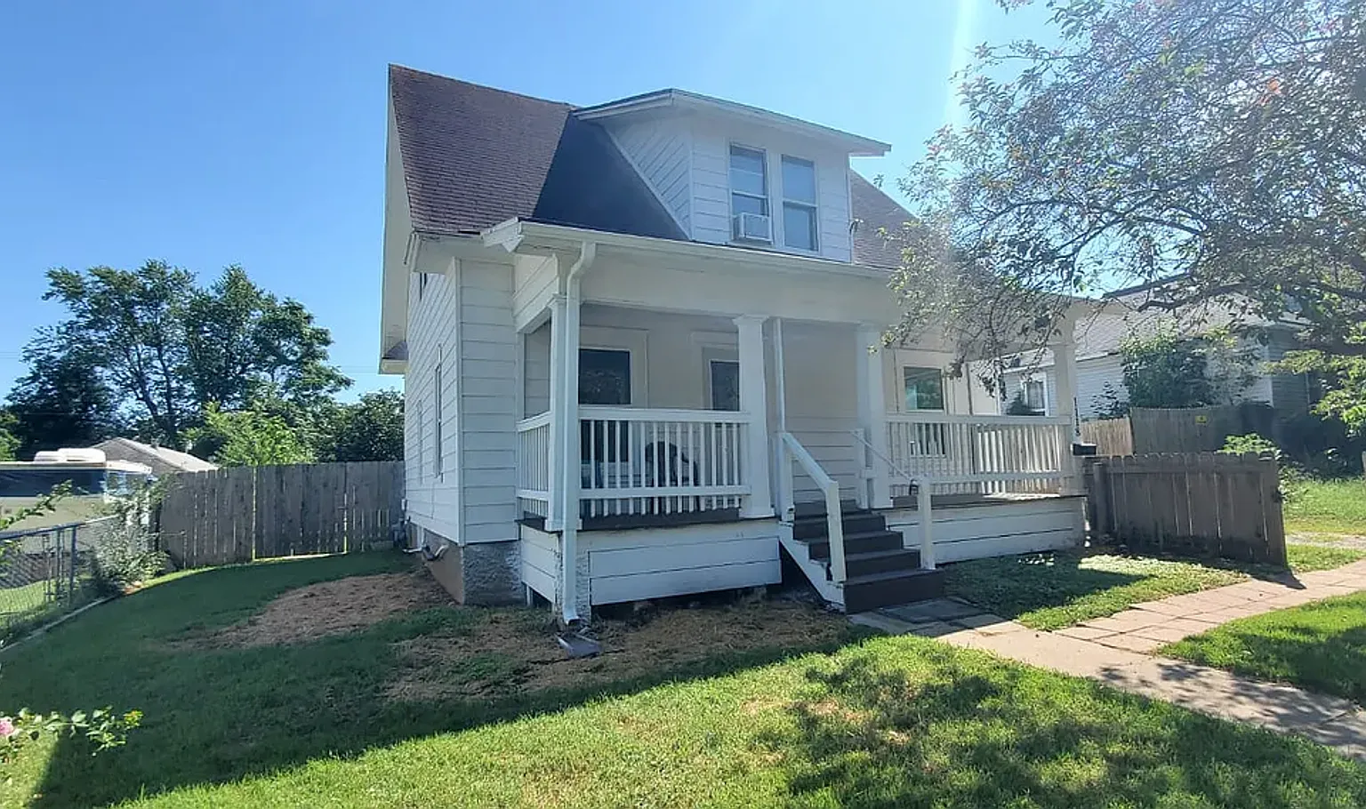 1118 W Webster — Photo 1