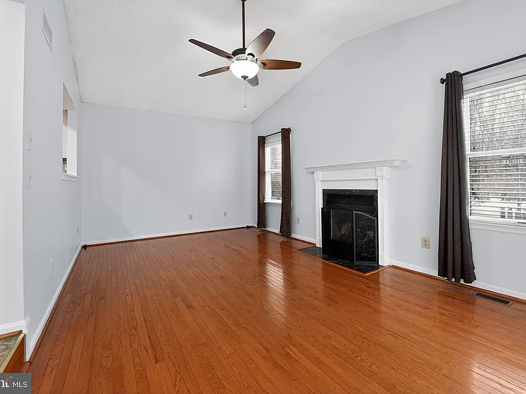 7916 Evesboro Dr — Photo 6