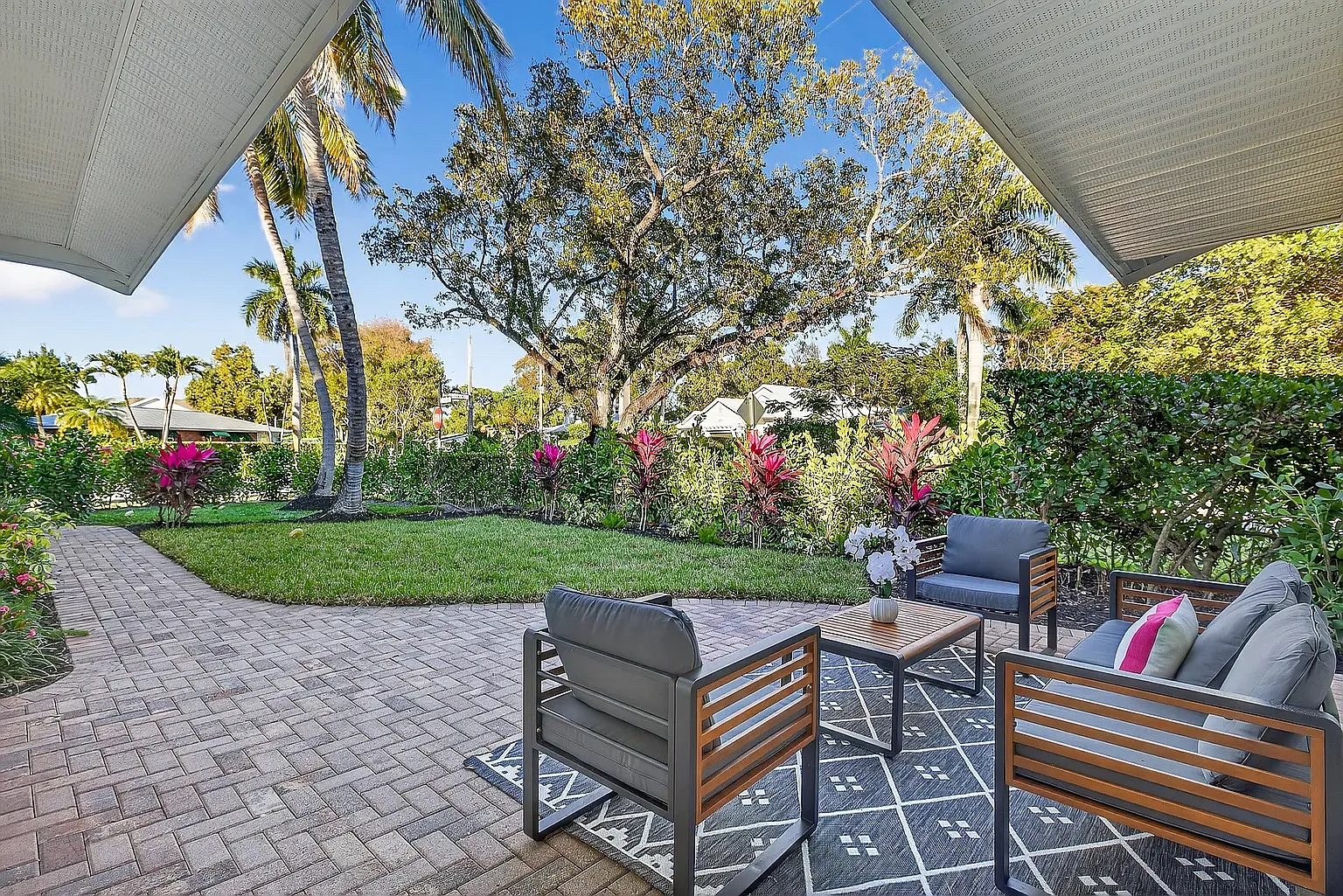 5 bed, 1820 sqft, $7,822 — Photo 2