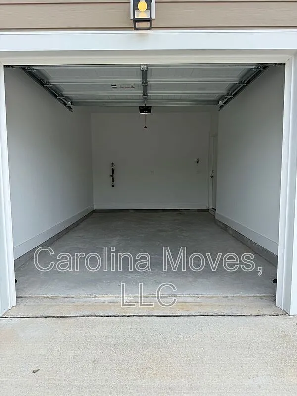 3 bed, 2.5 bath, 1616 sqft, $2,000 — Photo 3
