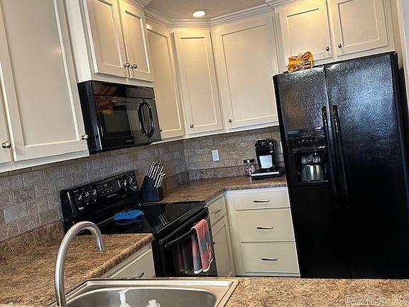 5th image of 104 Chelsea Dr APT 14
