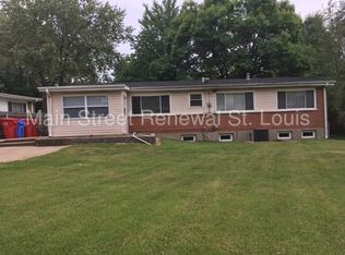 2475 Churchill Downs Dr, Florissant, MO 63033