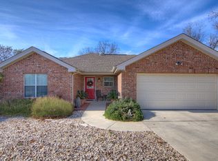 206 Crestwood Dr, Kerrville, TX 78028
