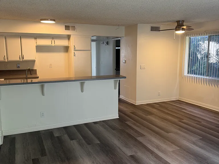 1247 N June St — Photo 30