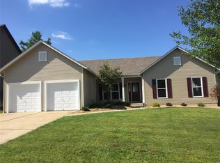 103 Walnut Hill Dr, Saint Charles, MO