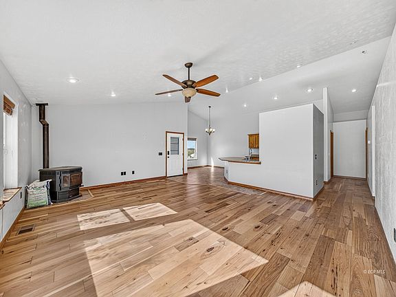 5th image of 656 Palace Pkwy
