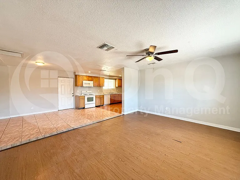 4009 N 48th Ave — Photo 17