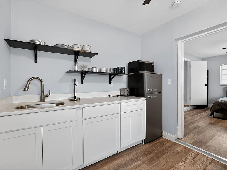 3313 W Leroy St — Photo 3