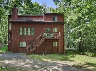 158 Saunders Dr, Bushkill, PA 18324