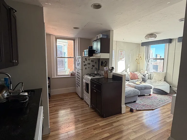 220 Hanover St #15 — Photo 30