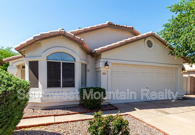 881 E Baylor Ln — Photo 8