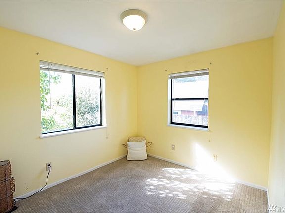 5th image of 1515 Oak Ave NE