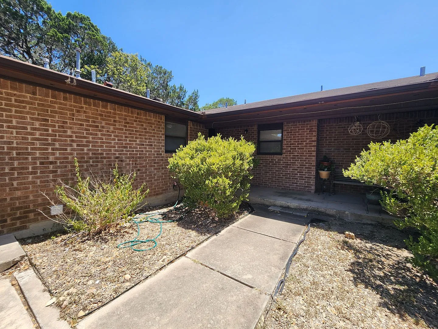 Walk to New Braunfels High School / Water Included / Deck / Fireplace / No Carpet /NBISD *2 weeks... — Photo 2