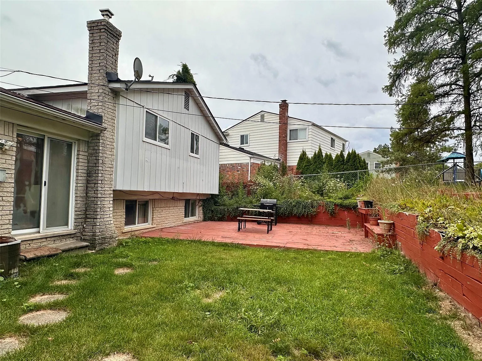 4 bed, 2.5 bath, 2018 sqft, $5,000 — Photo 3