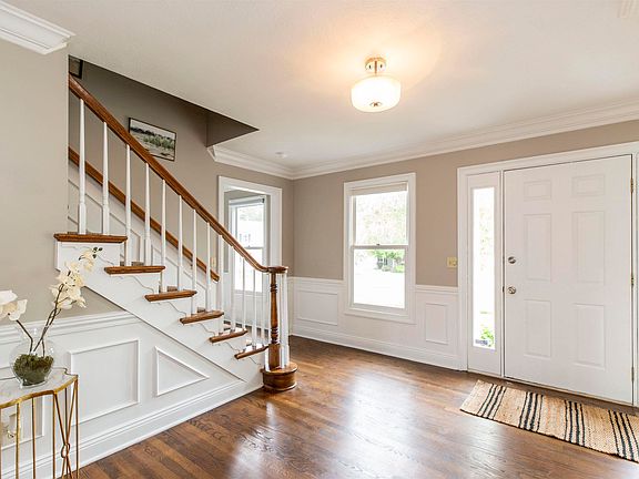 2nd image of 2808 Belknap Ln