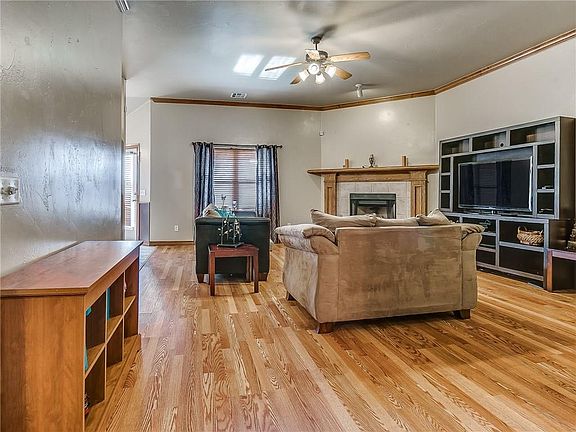 5th image of 648 SW 160th St