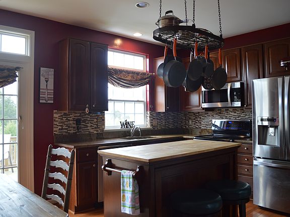Kitchen w/Grantie & Upgrades