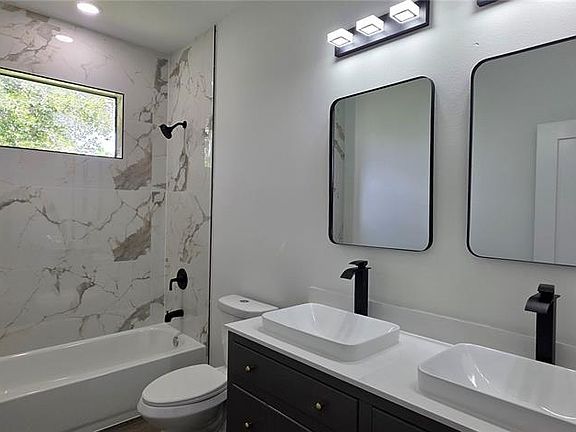 4th image of 1267 HENNING STREET
