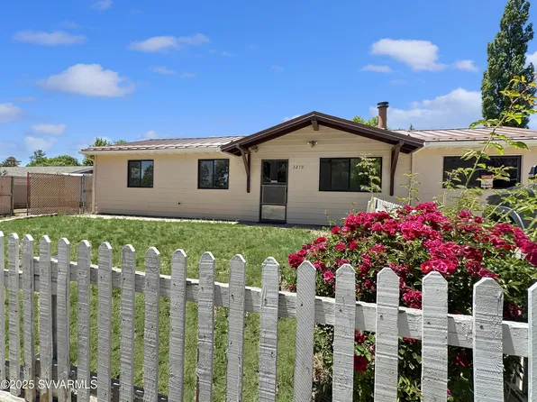 3219 N MANOR Road, Flagstaff, AZ 86004