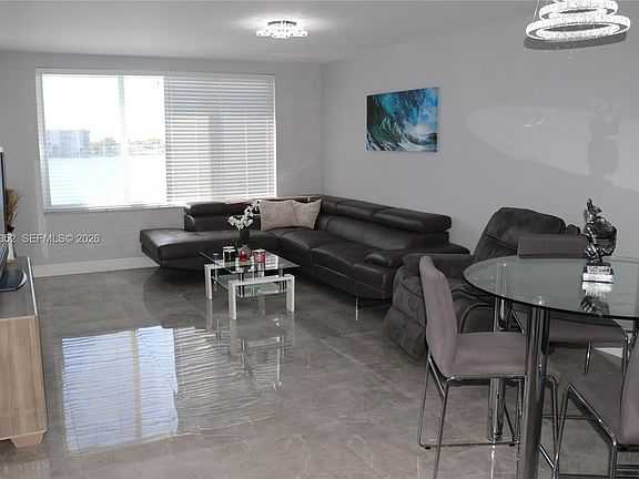 4th image of 1150 NE 191st St #37